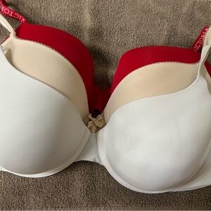 Victoria's Secret Red and Cream Bra 38DD Trio.  Priced to Sell!
